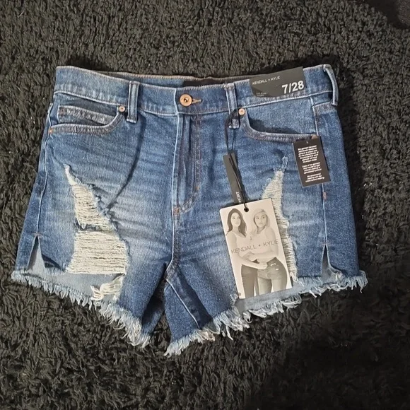 Kendall + Kylie shorts - Picture 2 of 9